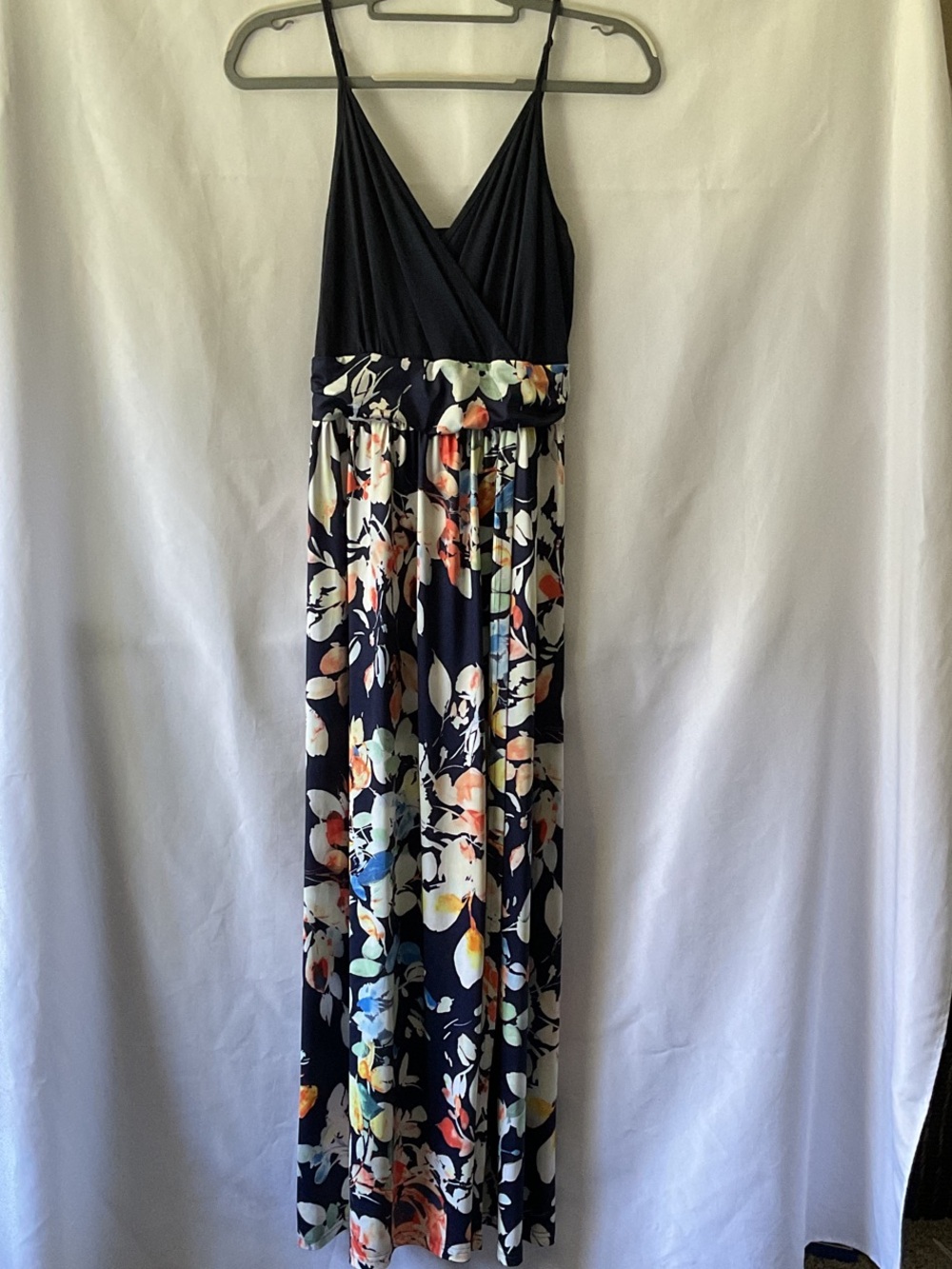 Comfortable Navy Floral Maxi Dress with V-Neck Adjustable Spaghetti Straps